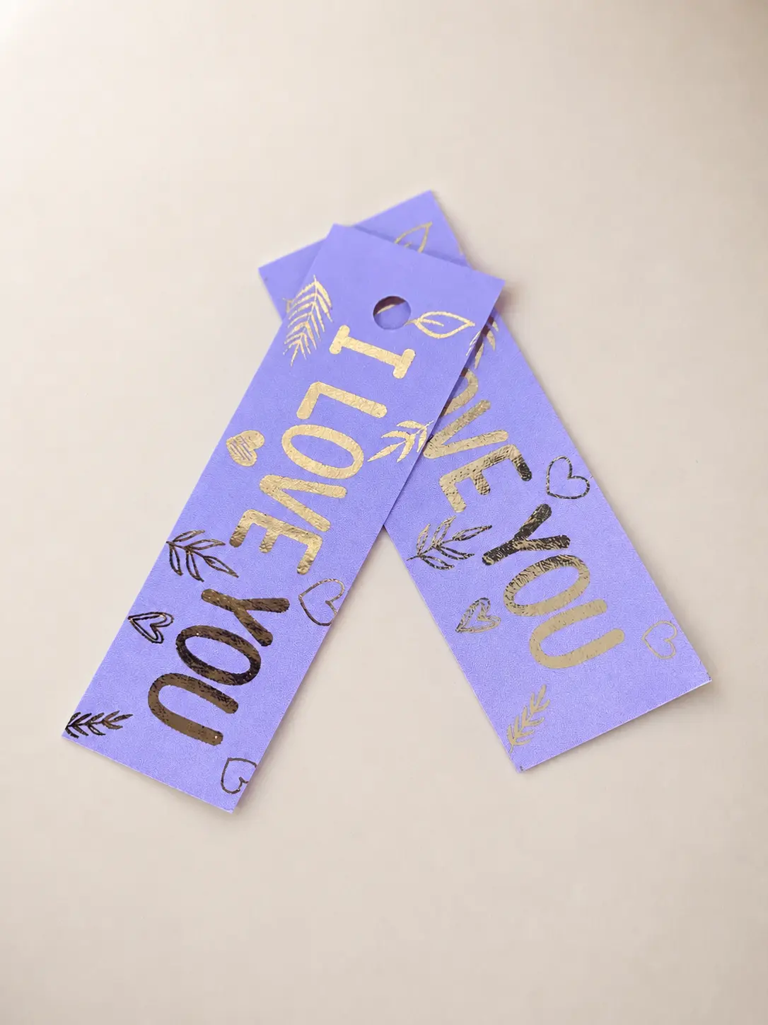 Separadores personalizados con acabado dorado